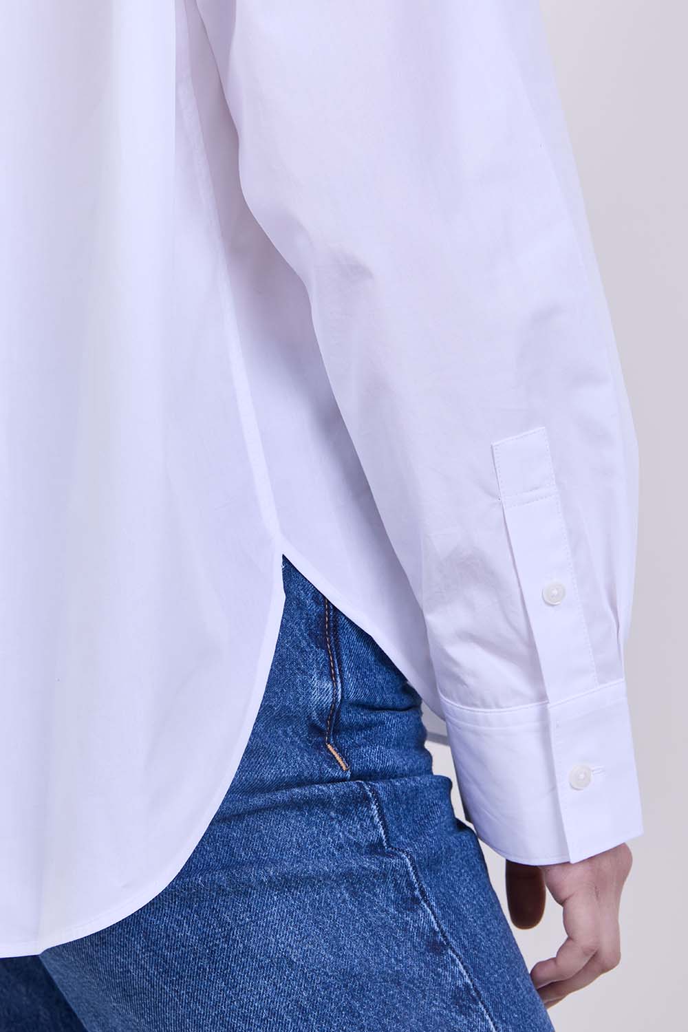 חולצת כפתורים