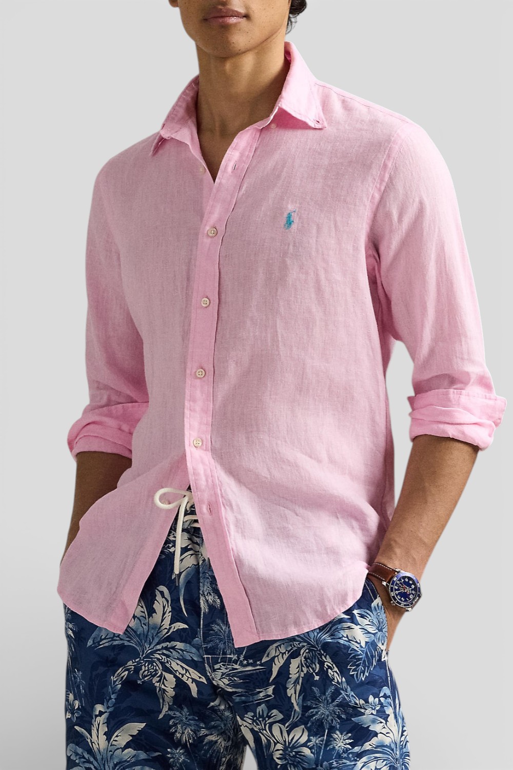 תמונת דוגמן קידמית של חולצה מכופתרת