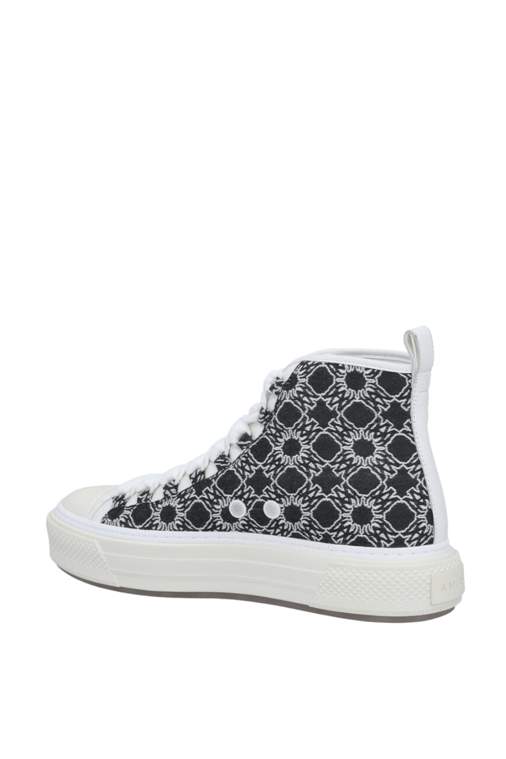 תמונה אחורית של נעלי סניקרס