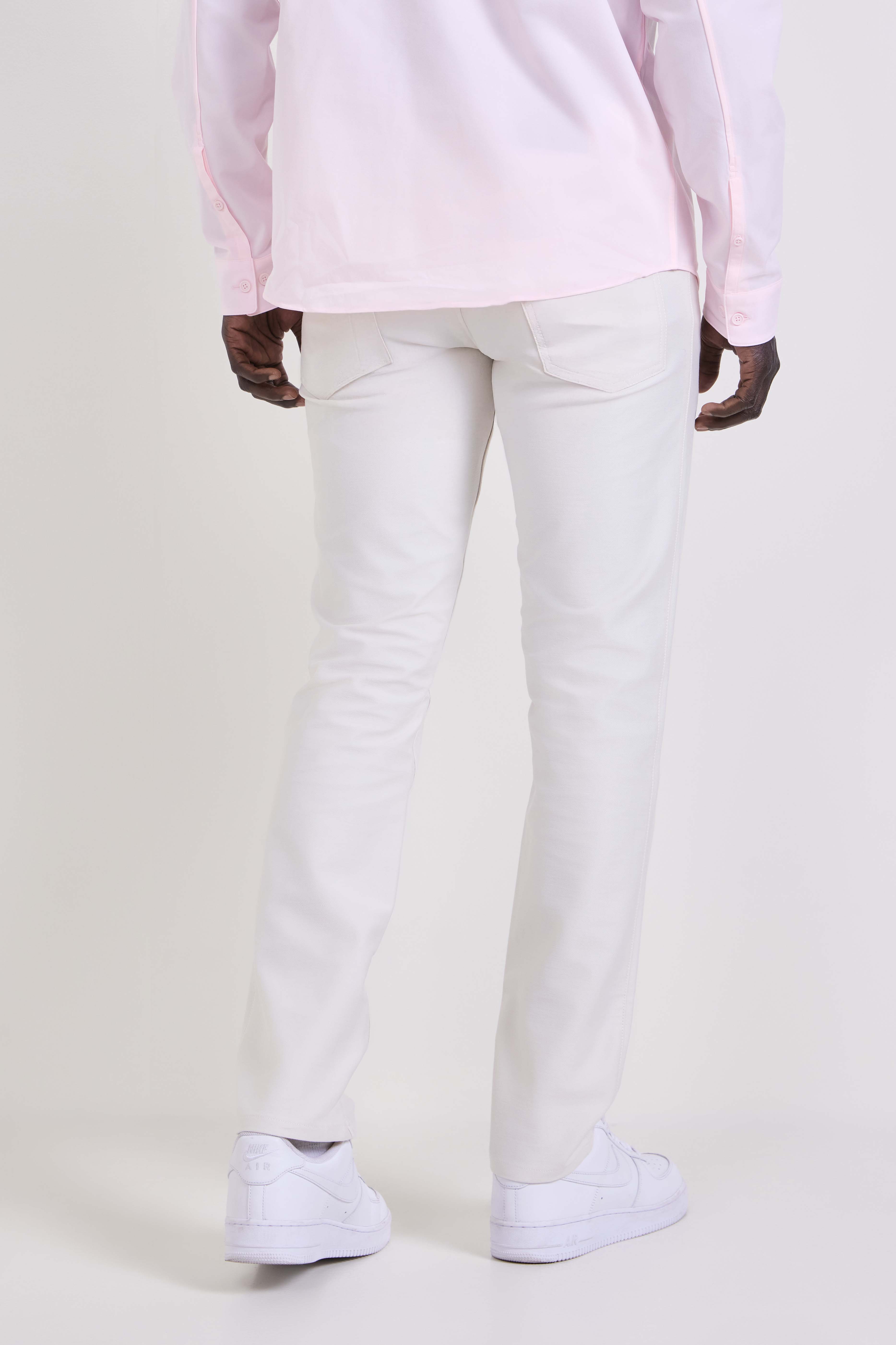 תמונת דוגמן אחורית של EasyFive Loose-Straight Pant 32L