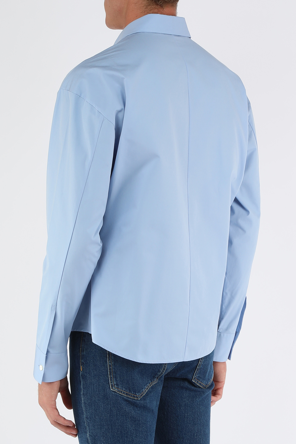 תמונת דוגמן אחורית של חולצה מכופתרת מכותנה עם רקמה טונאלית