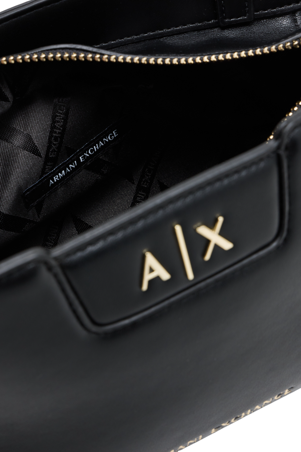 תמונת תקריב של תיק קרוסבודי מדיום