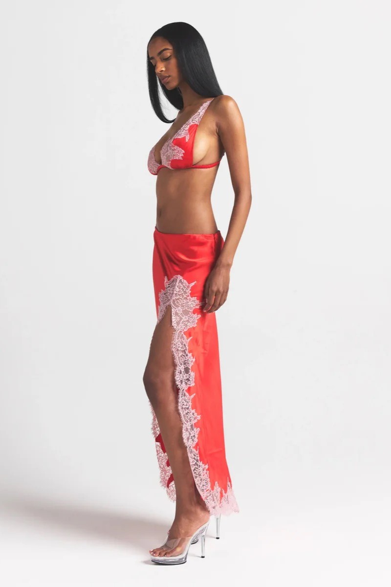 תמונת דוגמן אחורית של SLIP SKIRT