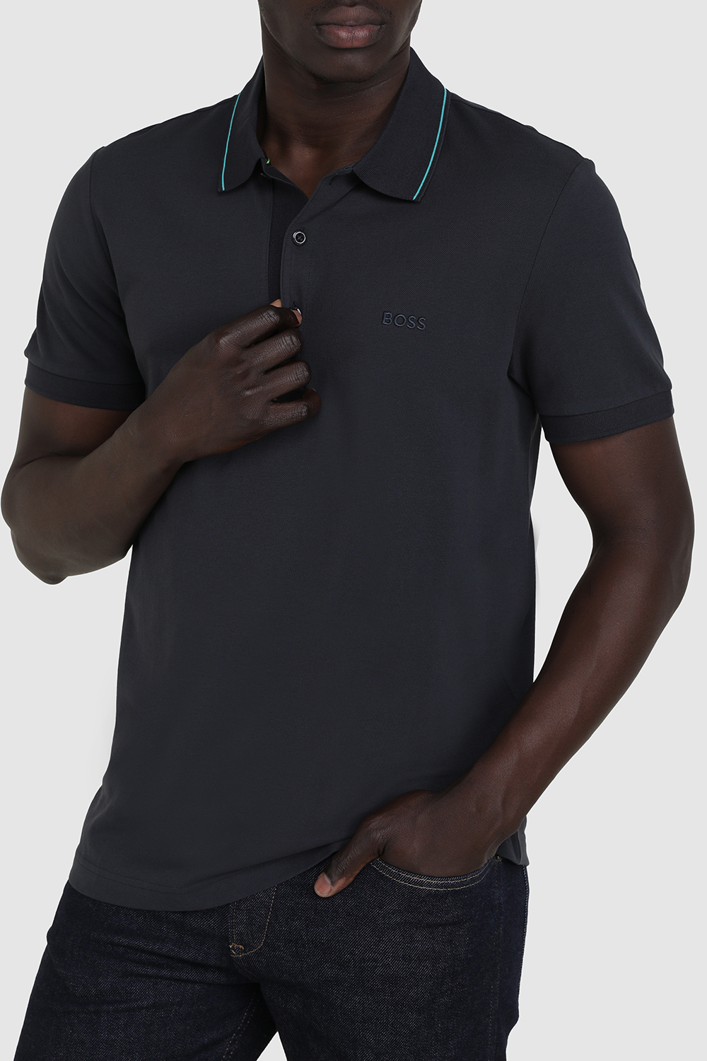 תמונת דוגמן קידמית של חולצת פולו קצרה