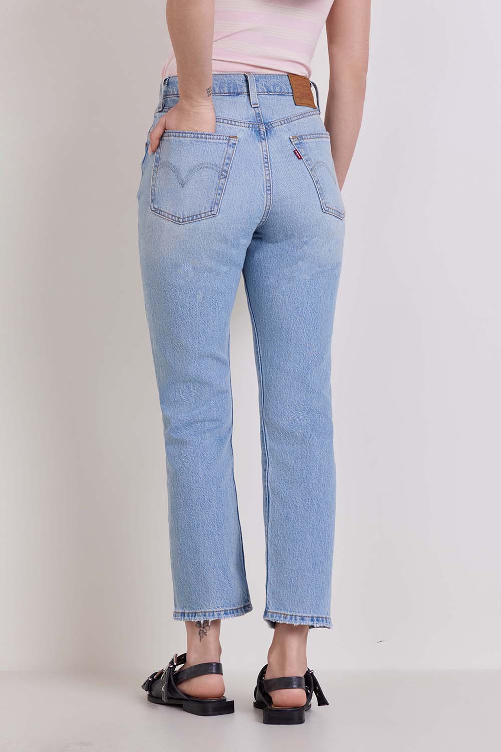 תמונת דוגמן אחורית של מכנסי ג'ינס 501