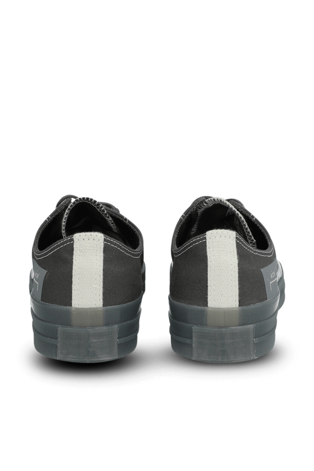 תמונת תקריב של קונברס X אה קולד וול נעלי סניקרס צ'אק 70