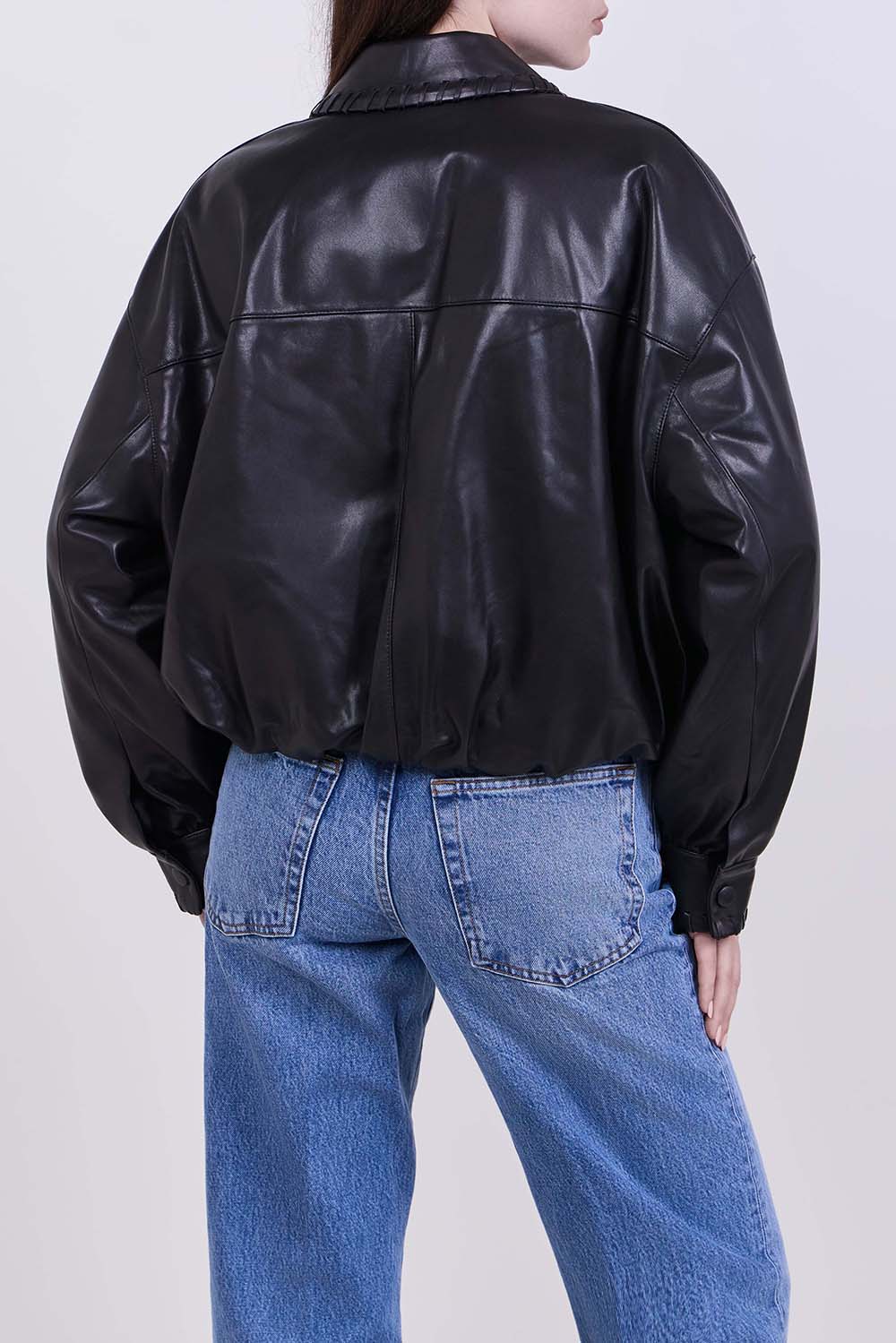 תמונת דוגמן אחורית של ז'קט עור