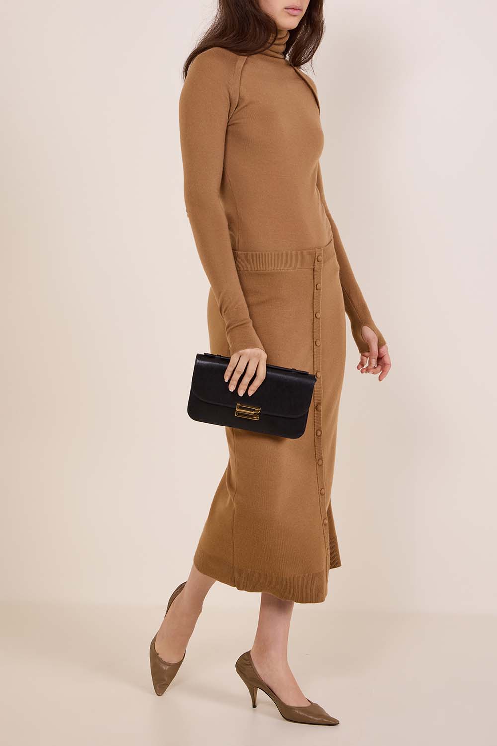 תמונת דוגמן קידמית של נעלי עקב