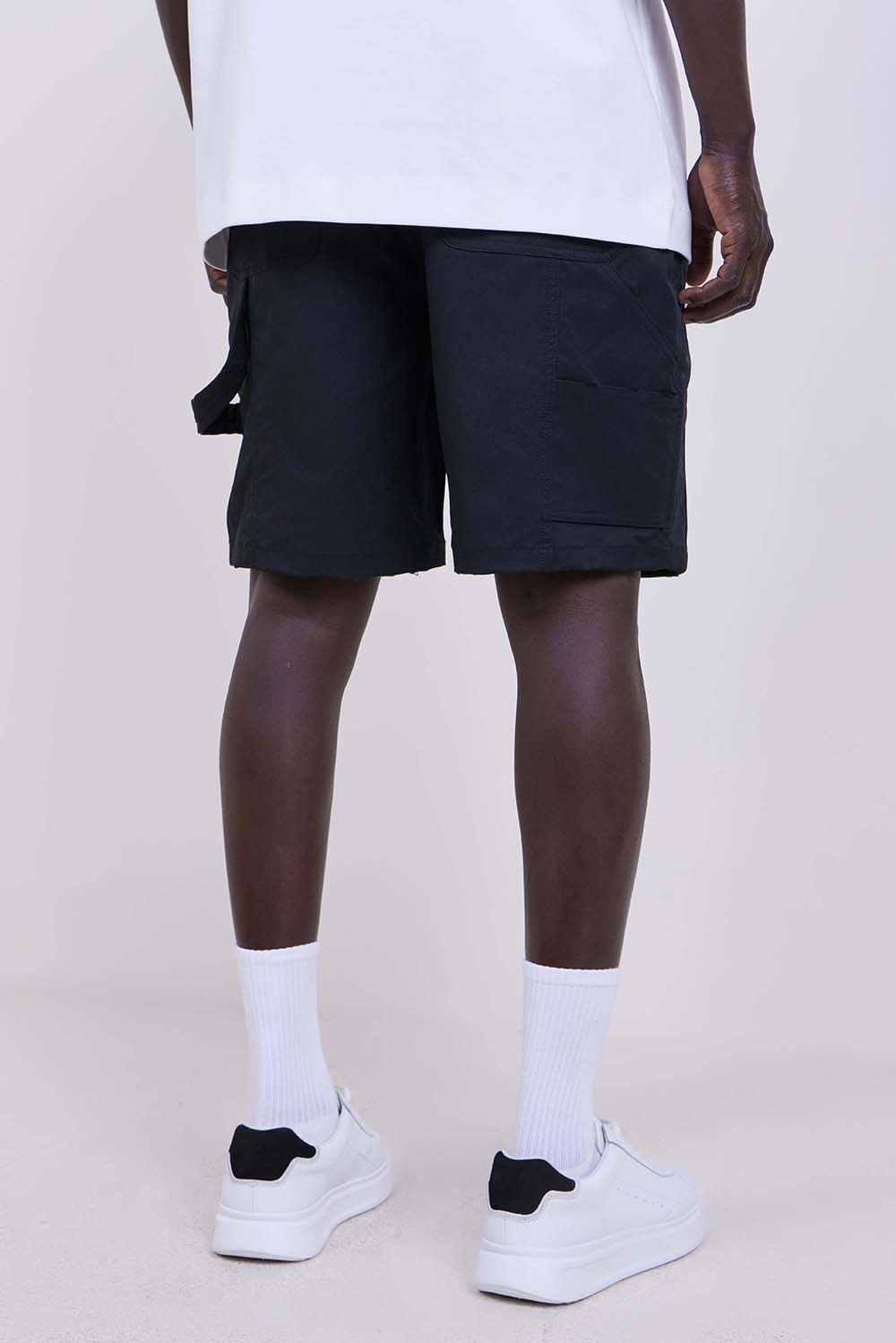 תמונת דוגמן אחורית של מכנסי ברמודה