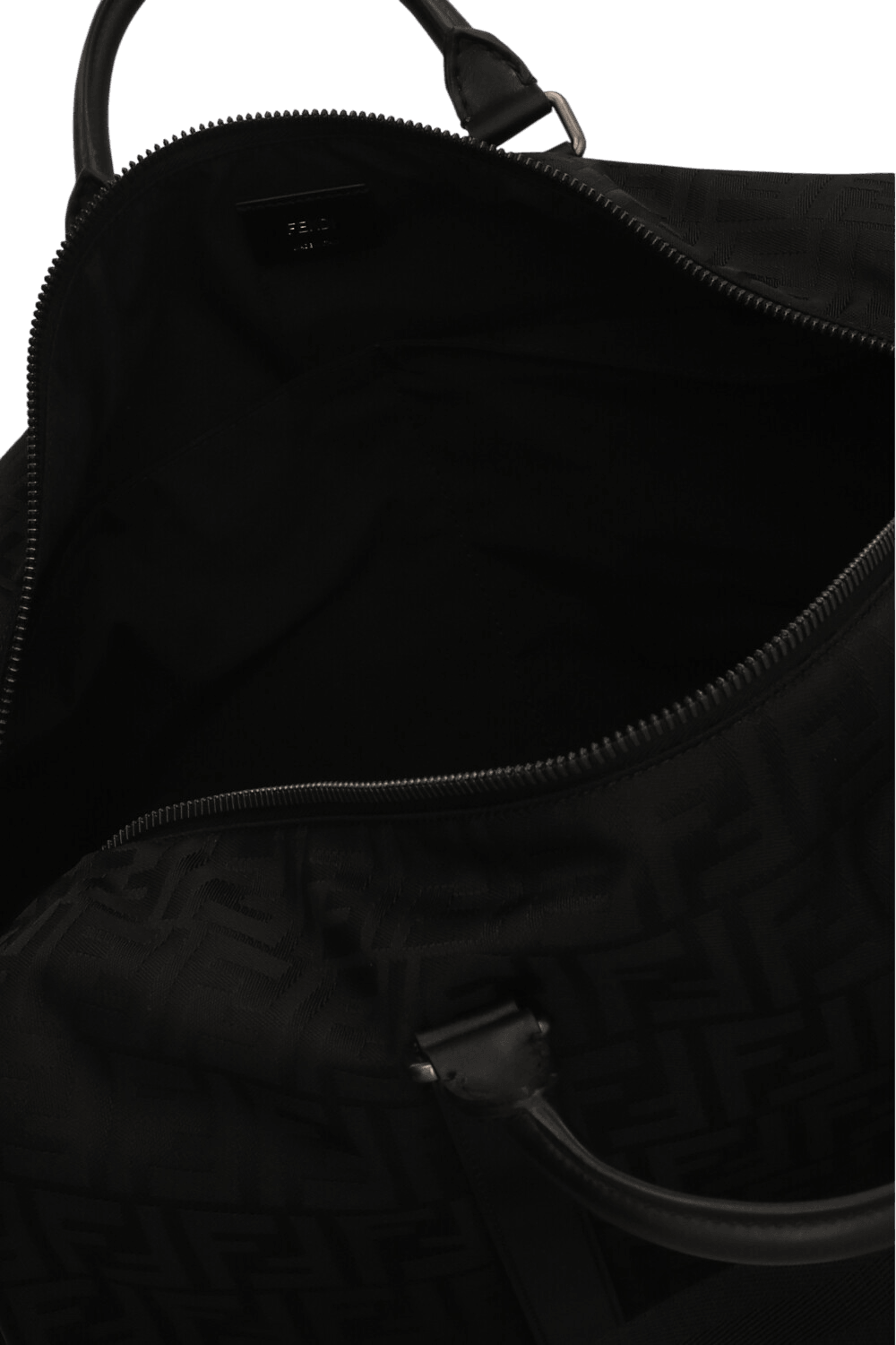 תמונת פנים של תיק נסיעות מדיום