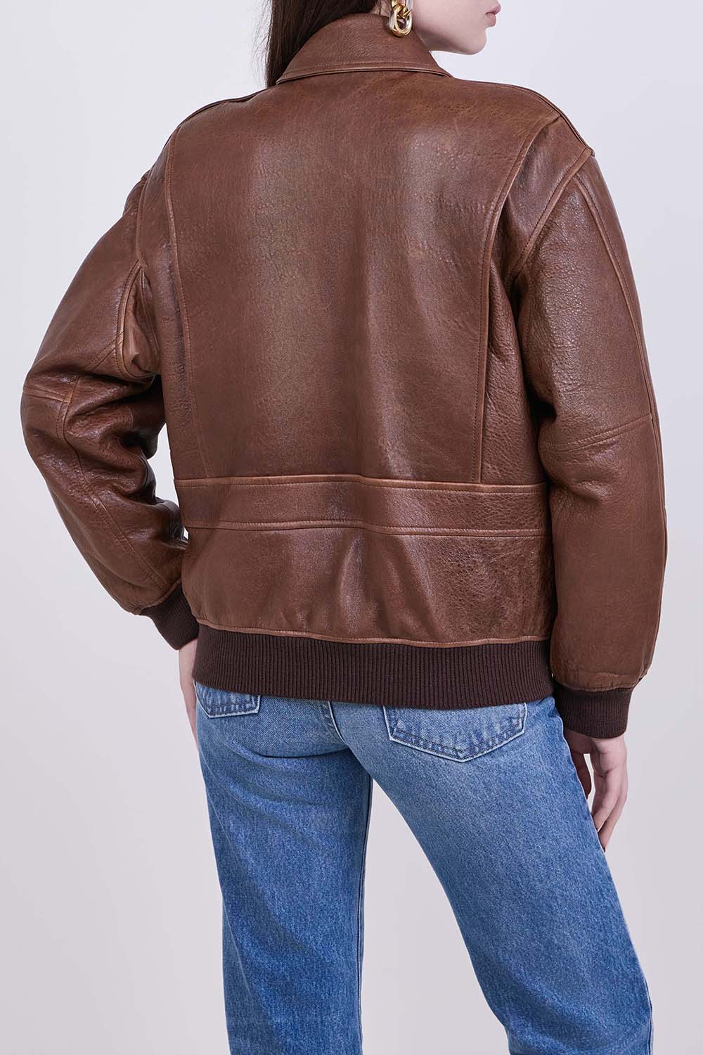 תמונת דוגמן אחורית של ז'קט בומבר עור