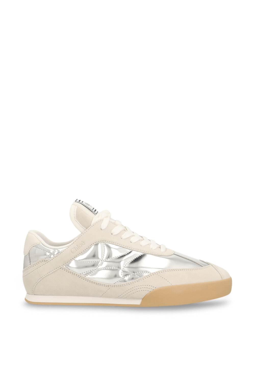 תמונה קידמית של נעלי סניקרס