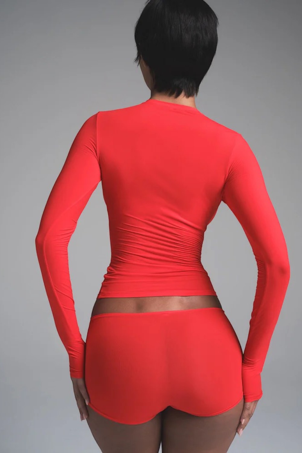 תמונת דוגמן אחורית של LONG SLEEVE T-SHIRT