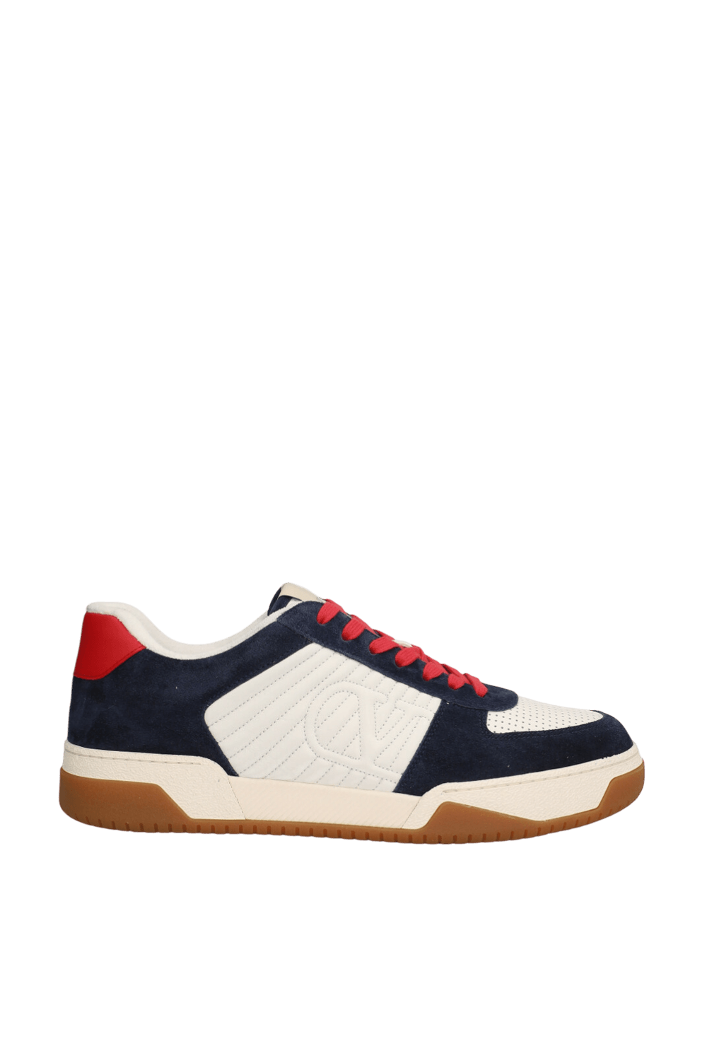 תמונה קידמית של נעלי סניקרס