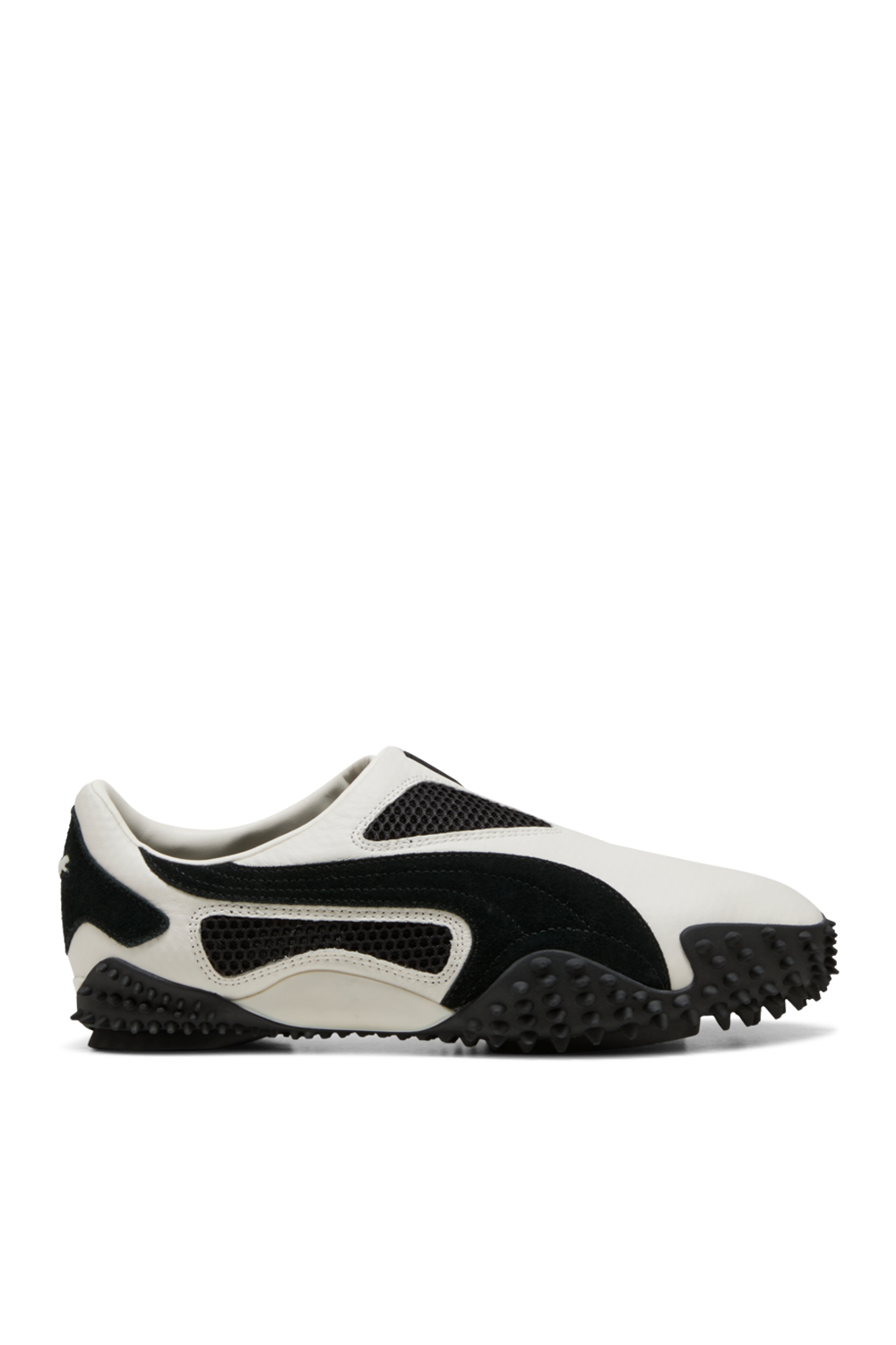 תמונה קידמית של נעלי סניקרס מוסטרו