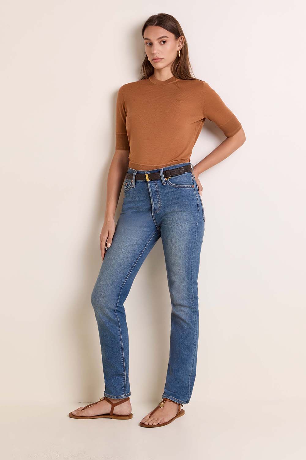 תמונת דוגמן קידמית של סנדלים