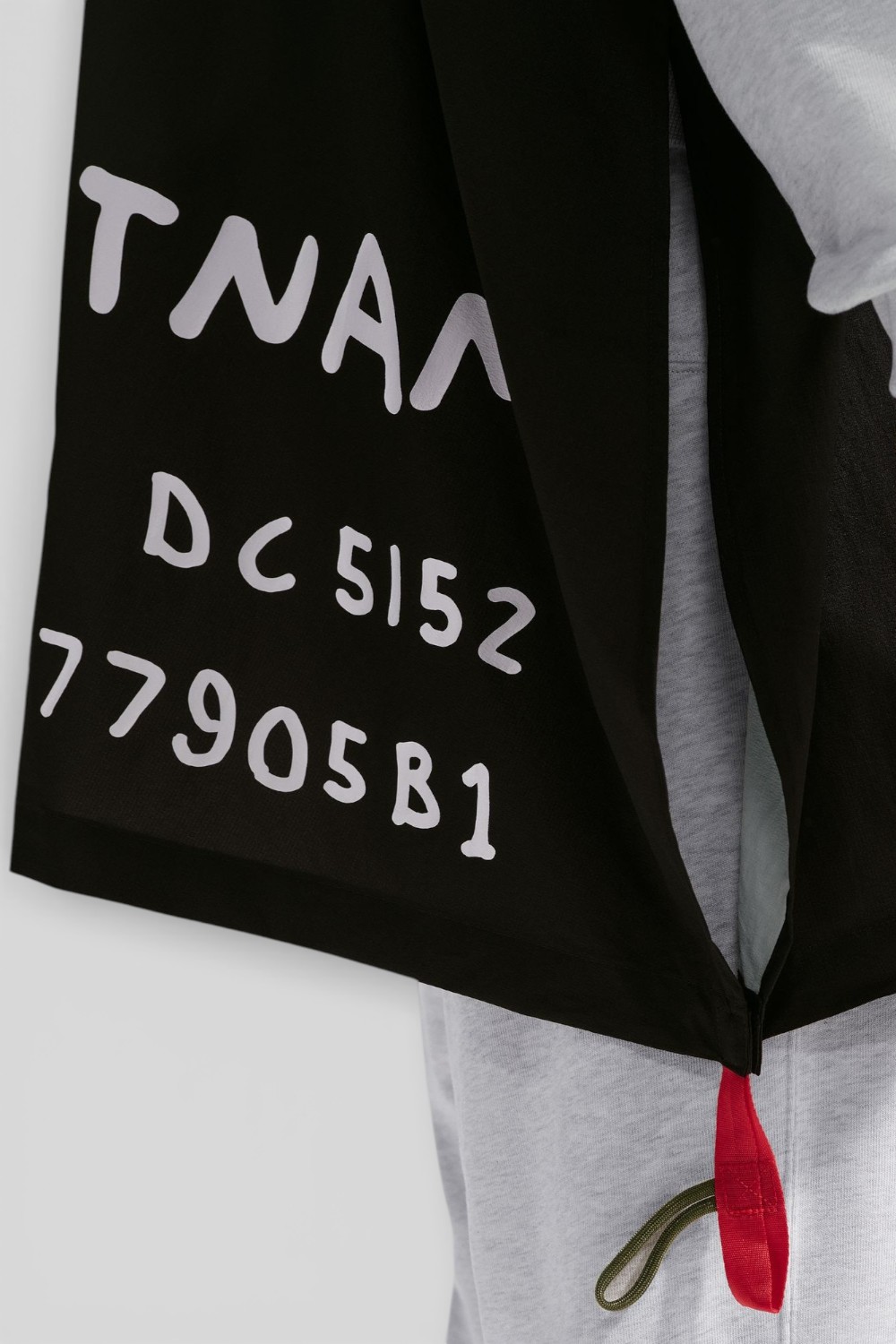 פונצו נייקי X טום סאקס