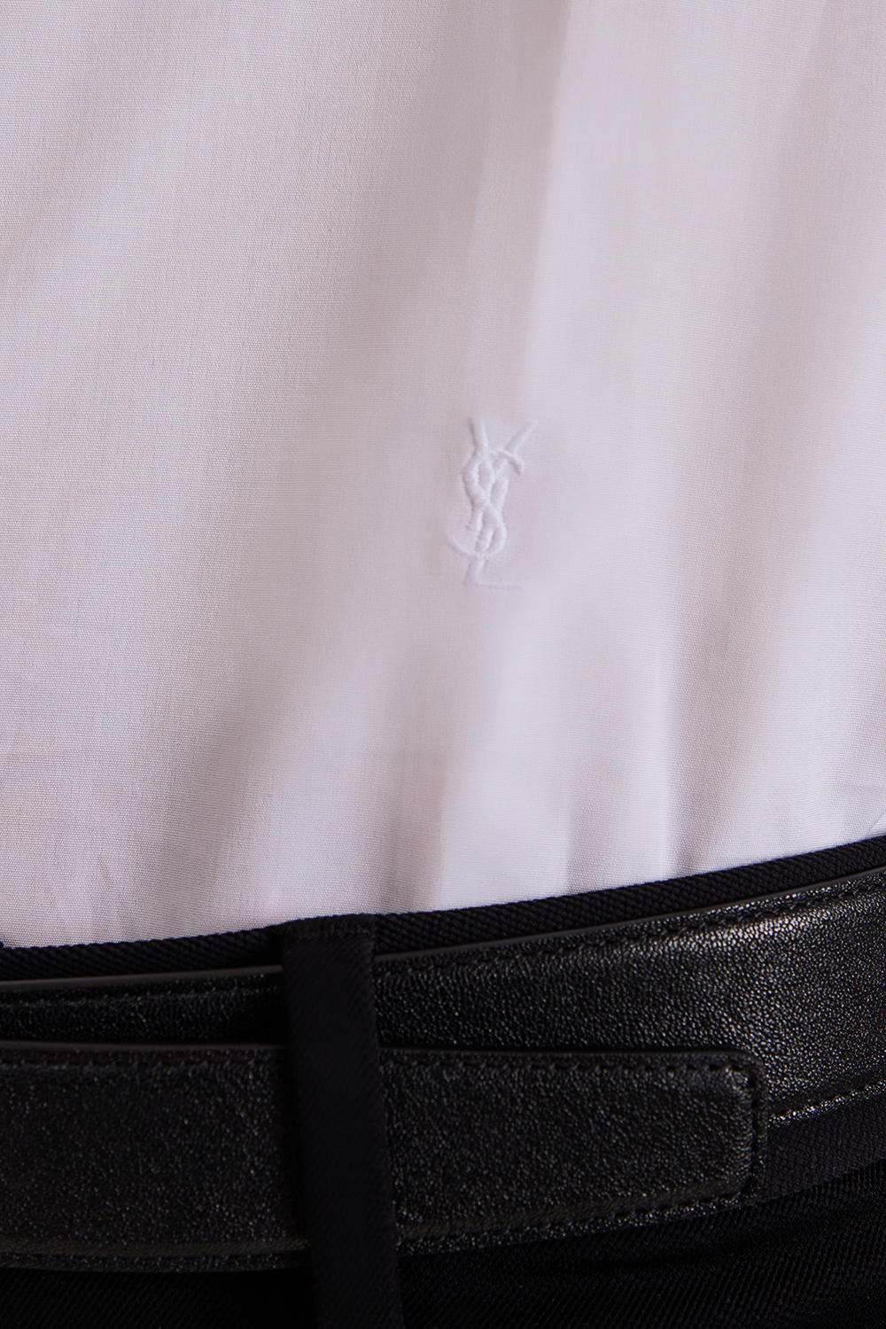 תמונת תקריב דוגמן של חולצת כפתורים