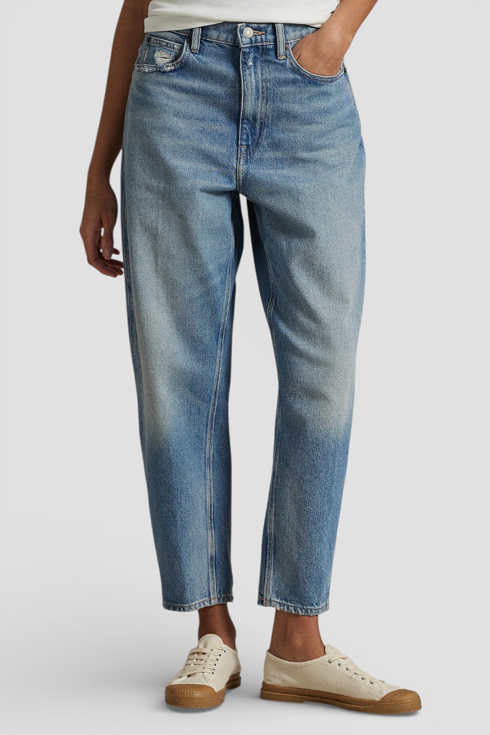 תמונת דוגמן קידמית של מכנסי ג'ינס 7/8 בגזרה ישרה