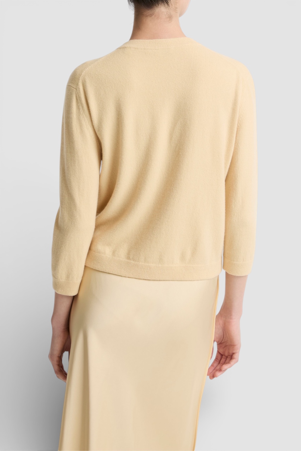 תמונת דוגמן אחורית של סריג קרדיגן