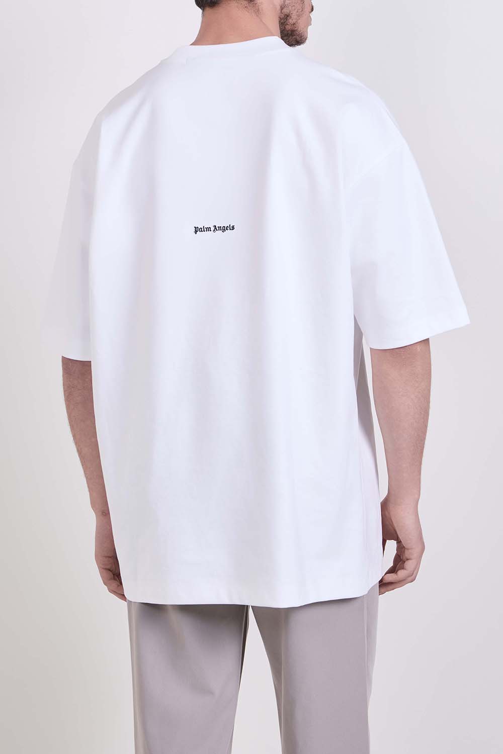 תמונת דוגמן אחורית של חולצת טי אוברסייז