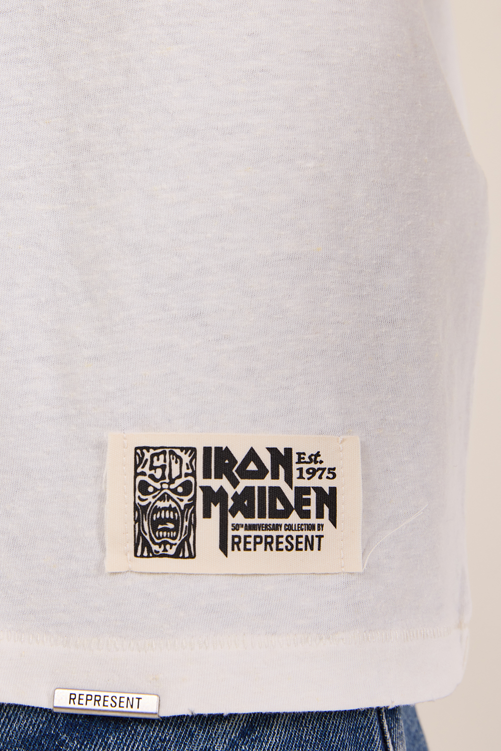 תמונת דוגמן אחורית של חולצת טי במהדורת 50 שנה לאיירון מיידן