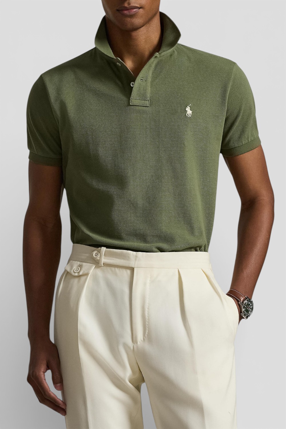 תמונת דוגמן קידמית של חולצת פולו