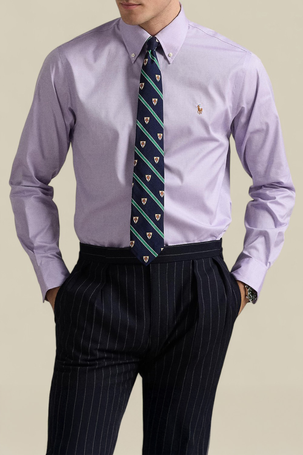 תמונת דוגמן קידמית של חולצות כפתורים ארוכה