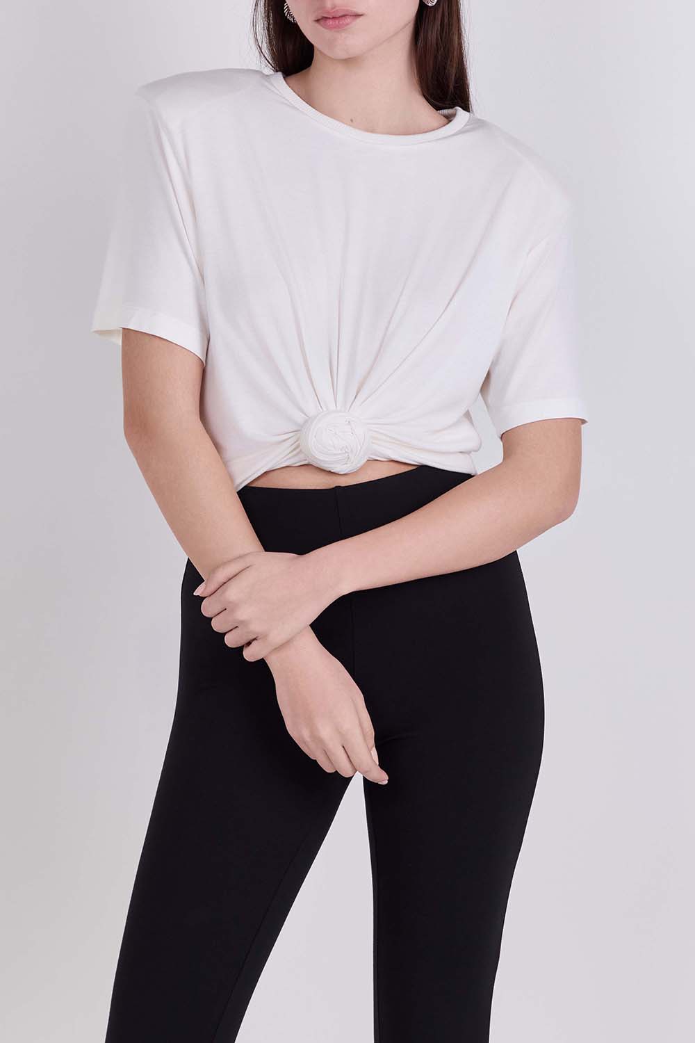 תמונת דוגמן קידמית של חולצת טי פרח