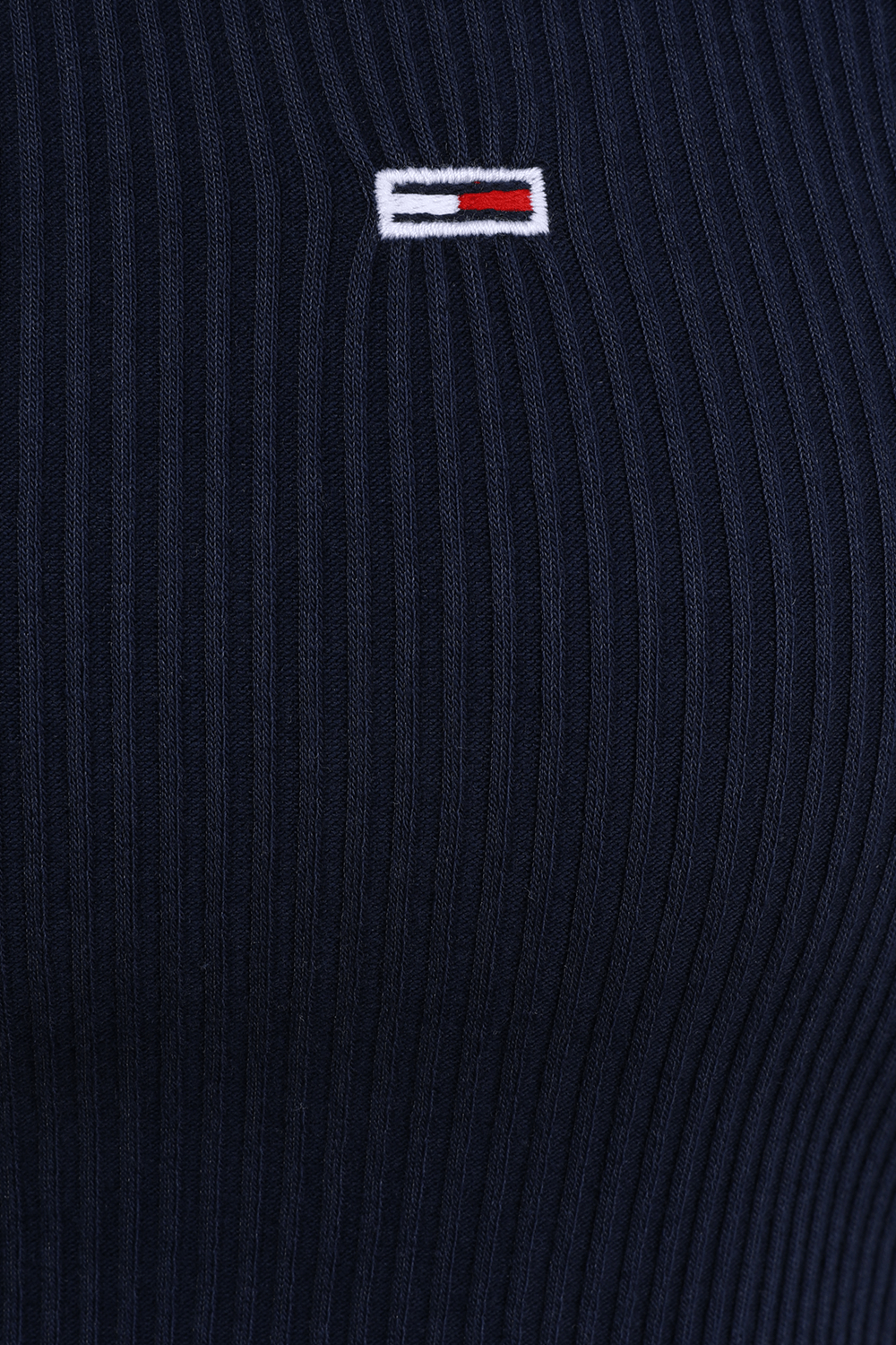 תמונה אחורית של חולצה קצרה בסריגת ריב בגוון כחול נייבי