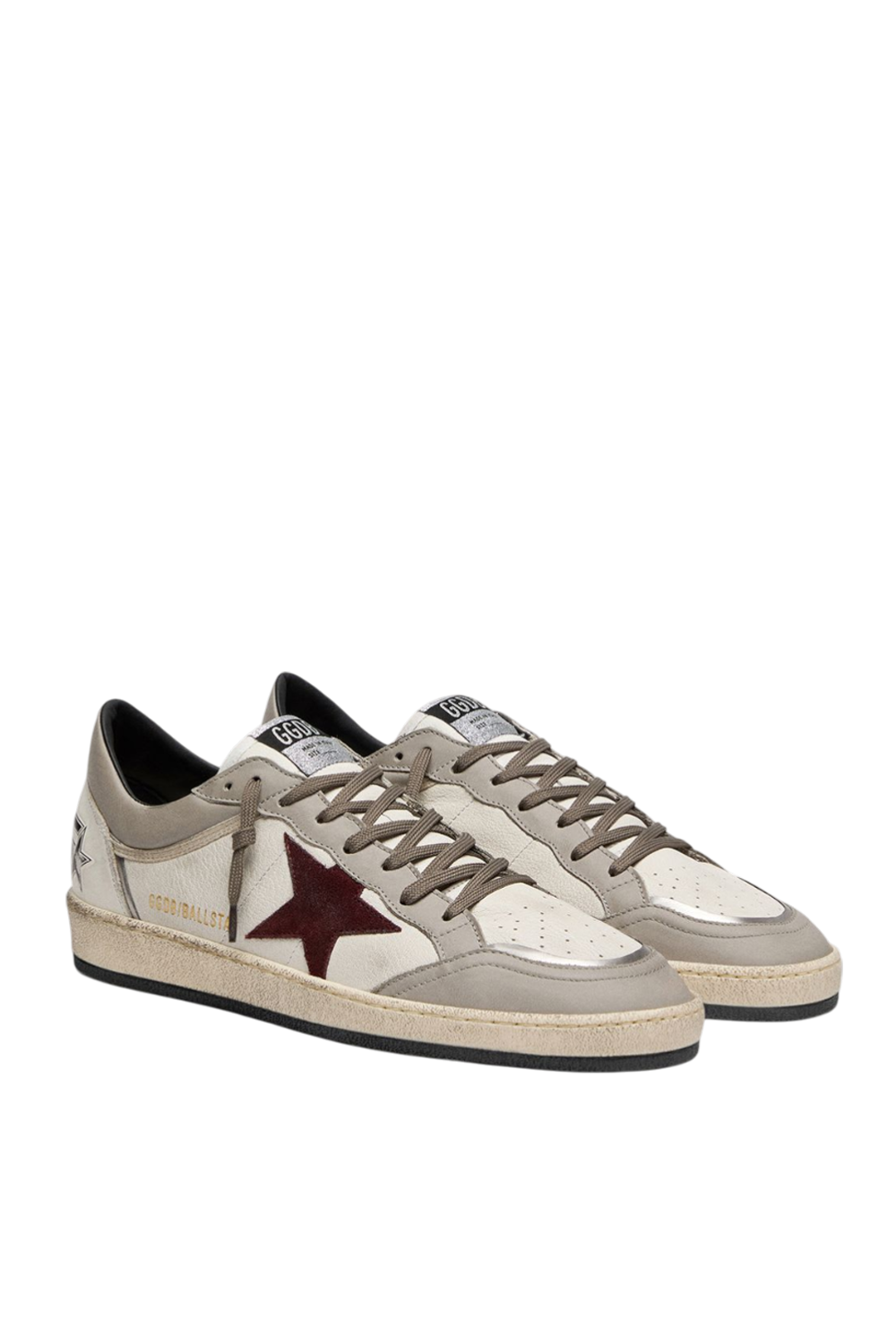 תמונה אחורית של נעלי סניקרס