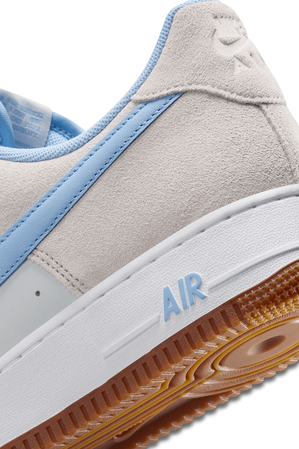 תמונת תקריב של נעלי סניקרס אייר פורס 1 07