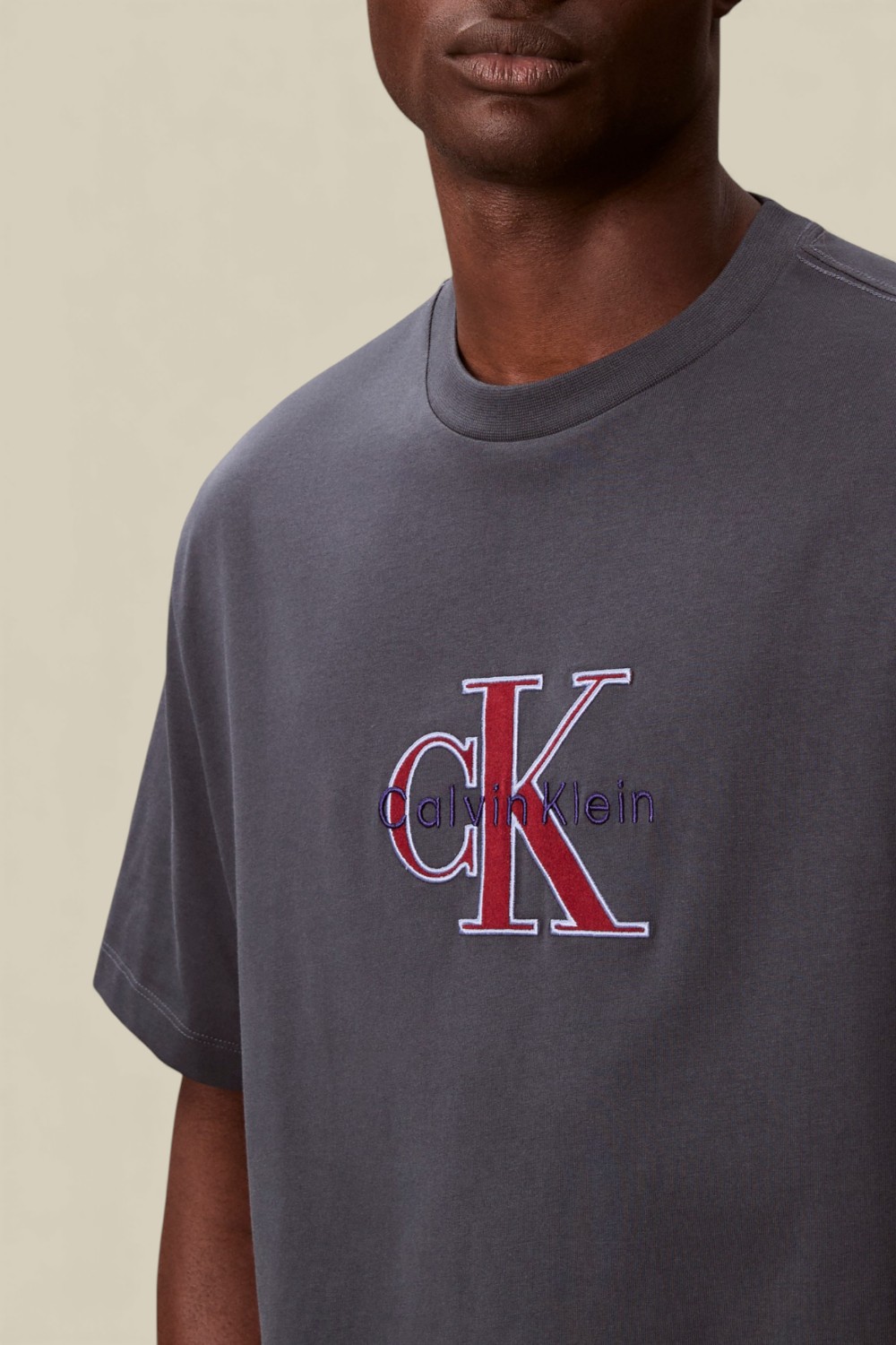 תמונת תקריב דוגמן של חולצת טי