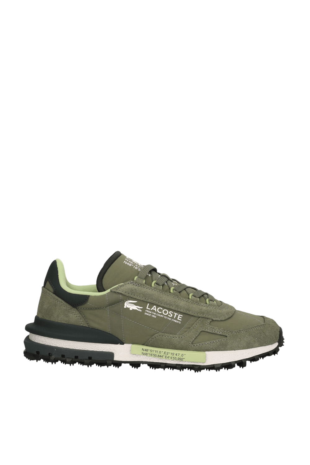 תמונה קידמית של נעלי סניקרס