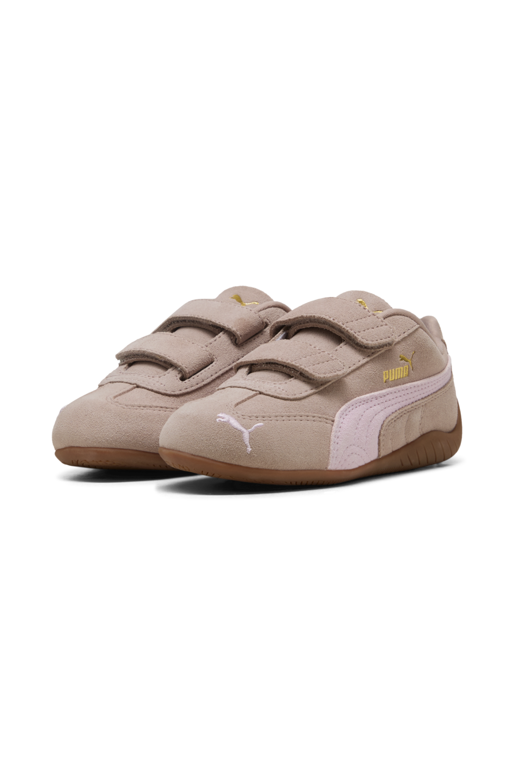 תמונת תקריב של נעלי סניקרס