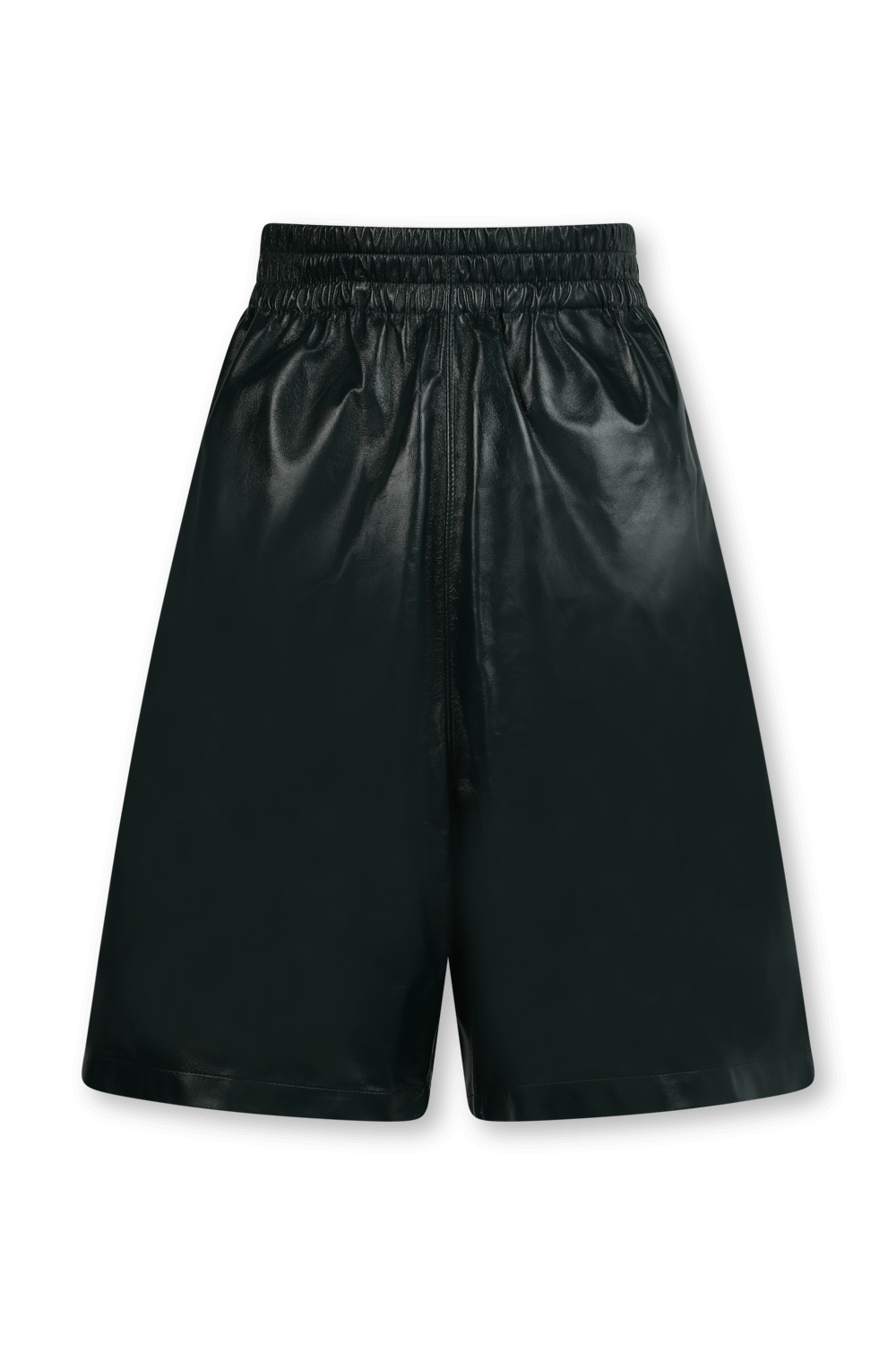 תמונה קידמית של מכנסי עור קצרים מבריקים