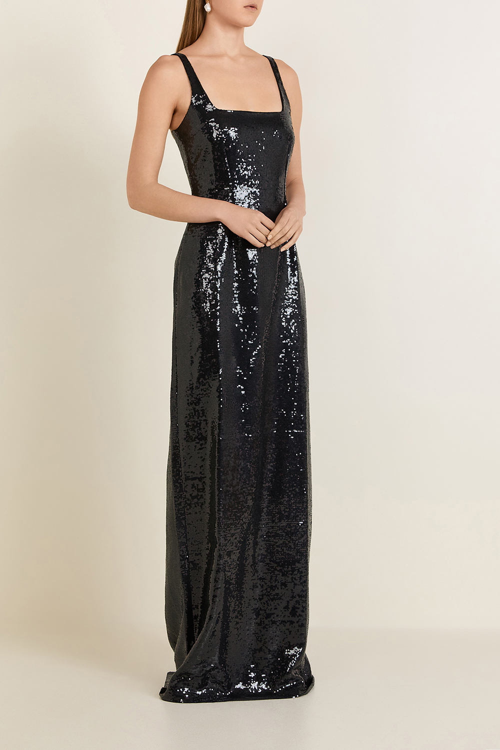 תמונת דוגמן קידמית של שמלת פאייטים ארוכה