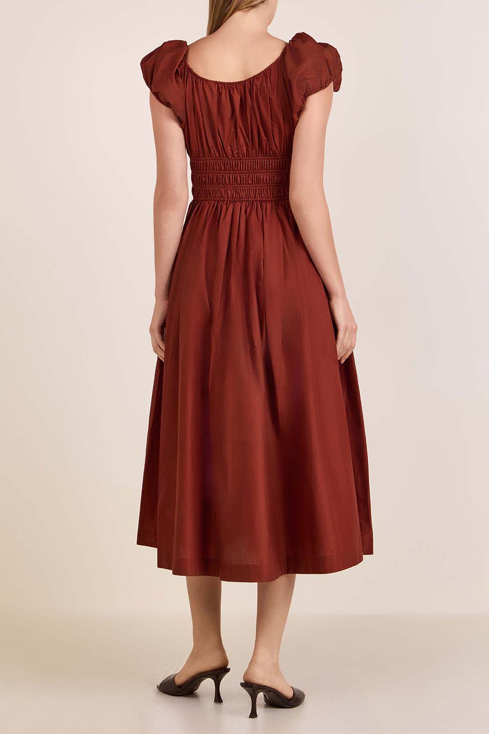 תמונת דוגמן אחורית של שמלת מידי קווין