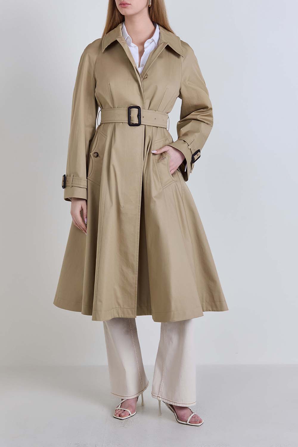 תמונת דוגמן קידמית של מעיל טרנץ'