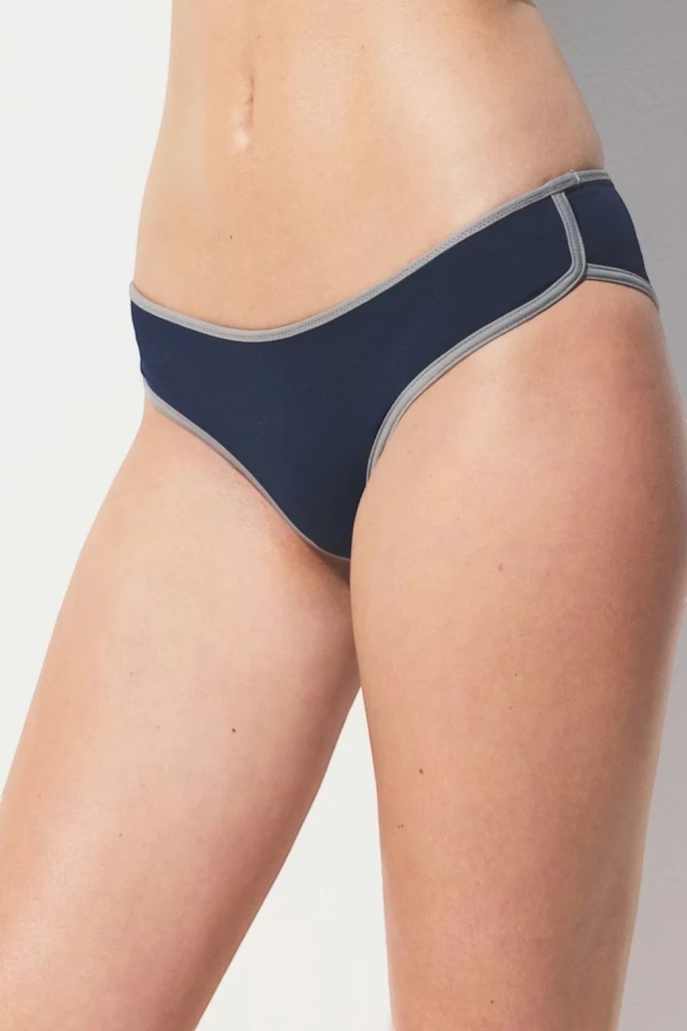 תמונת תקריב דוגמן של TIE SIDE HIPSTER