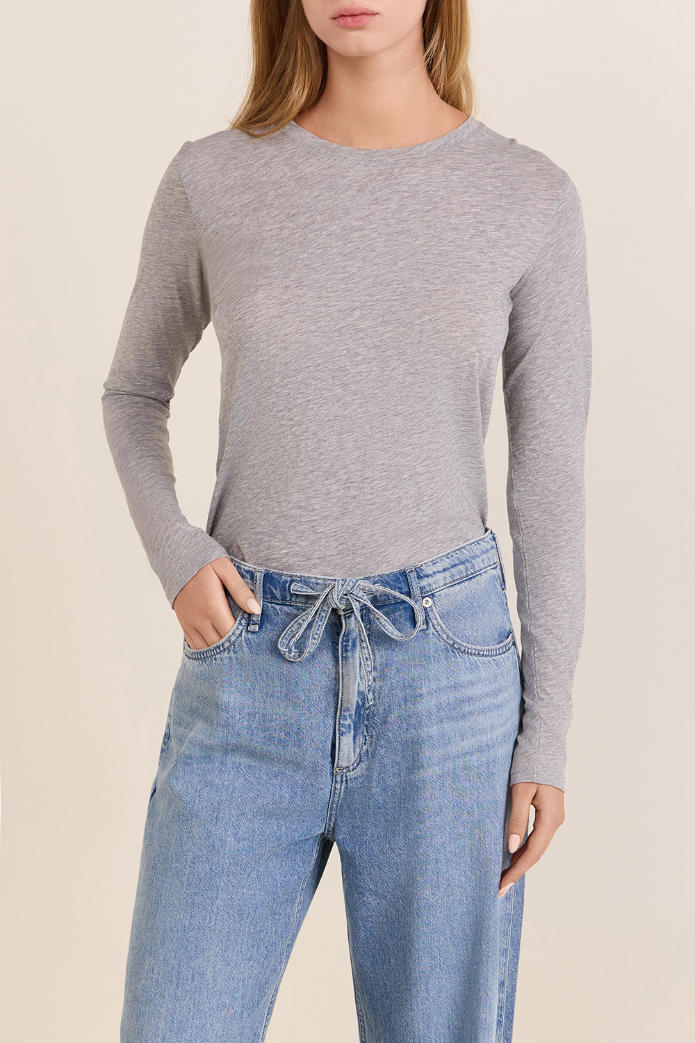 תמונת דוגמן קידמית של חולצת טי