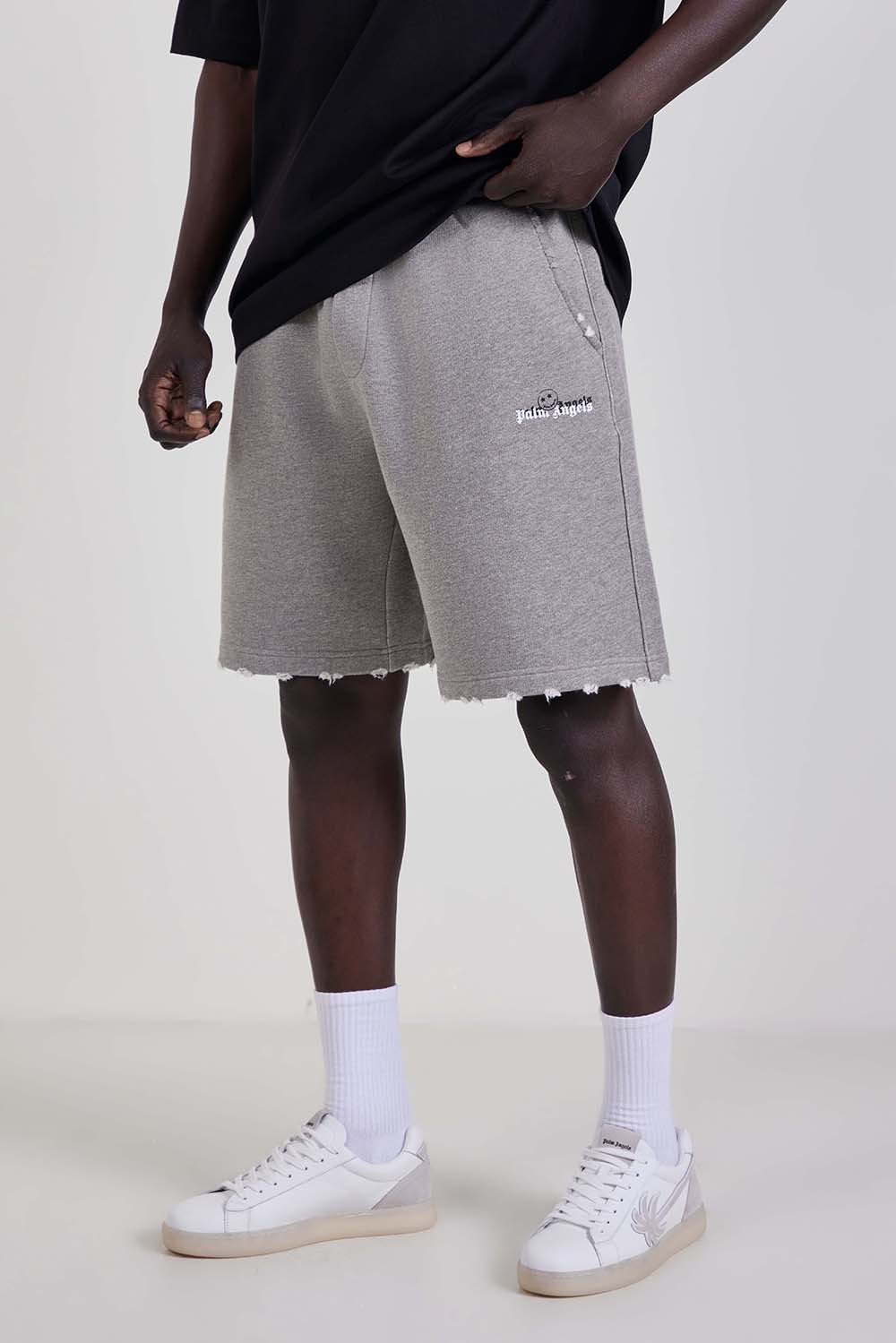 תמונת דוגמן קידמית של מכנסי ג'וגר קצרים