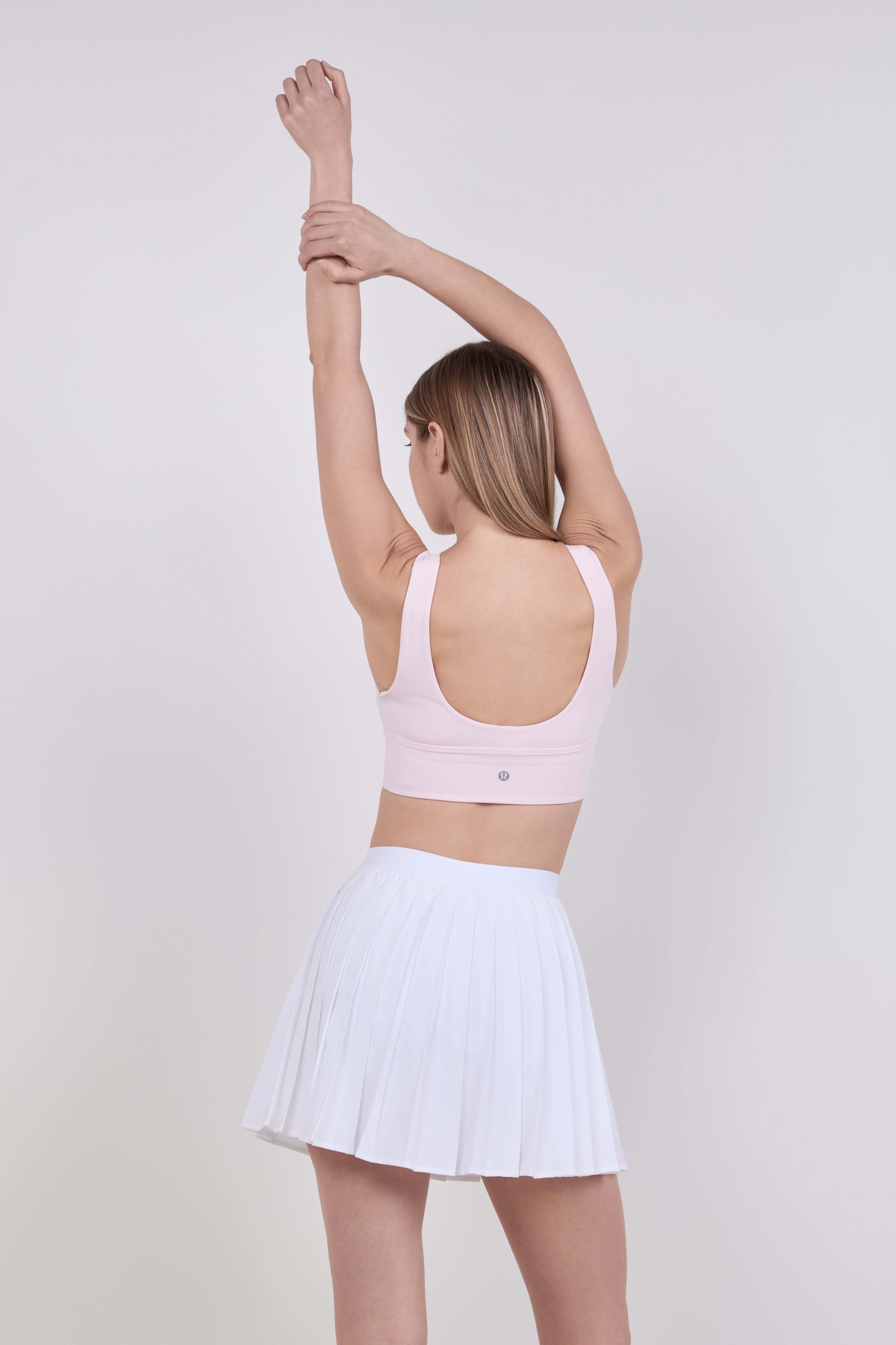 תמונת דוגמן אחורית של lululemon Align&trade; V-Neck Bra Light Support, C/D Cup