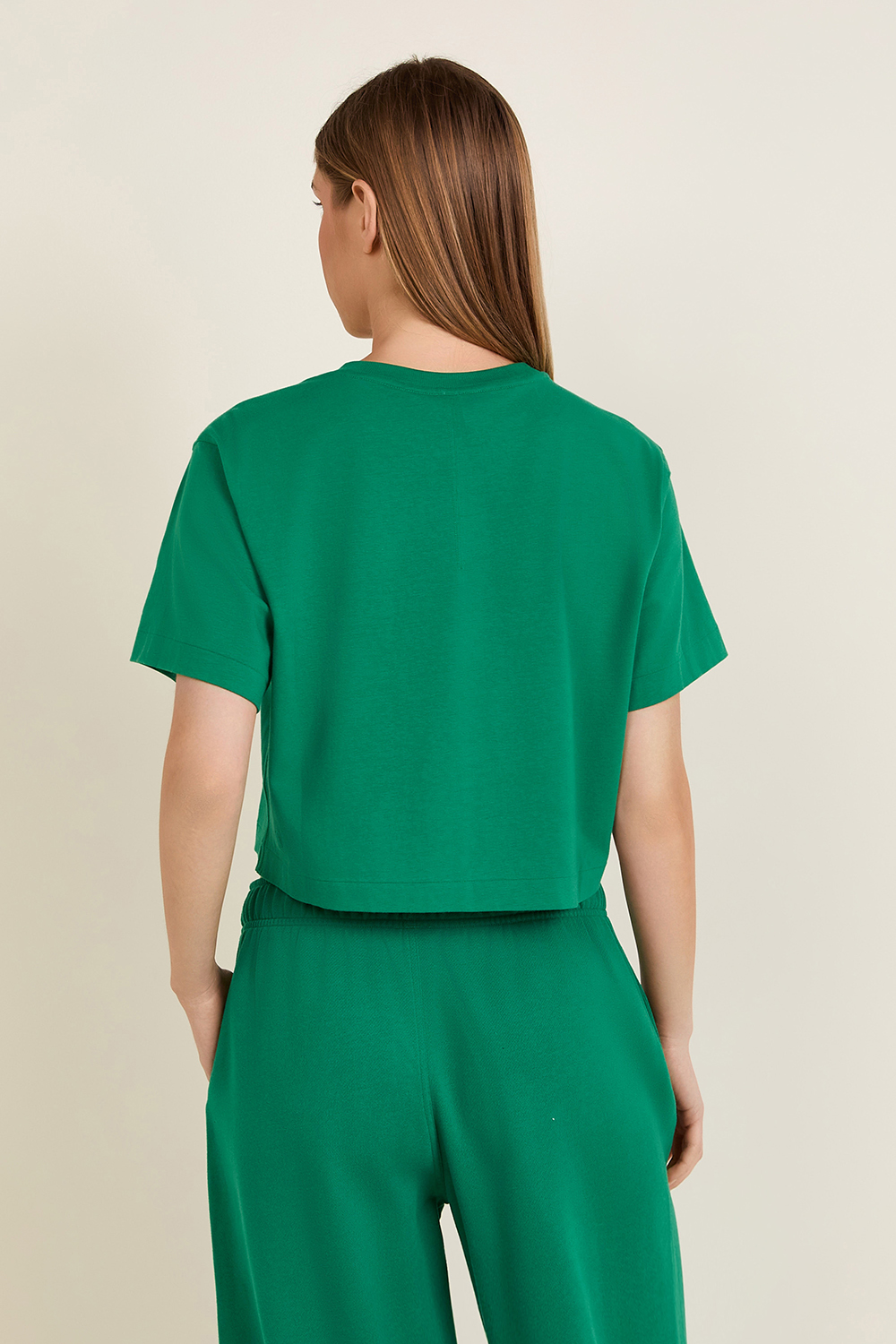 תמונת דוגמן אחורית של All Yours Organic Cotton Cropped T-Shirt