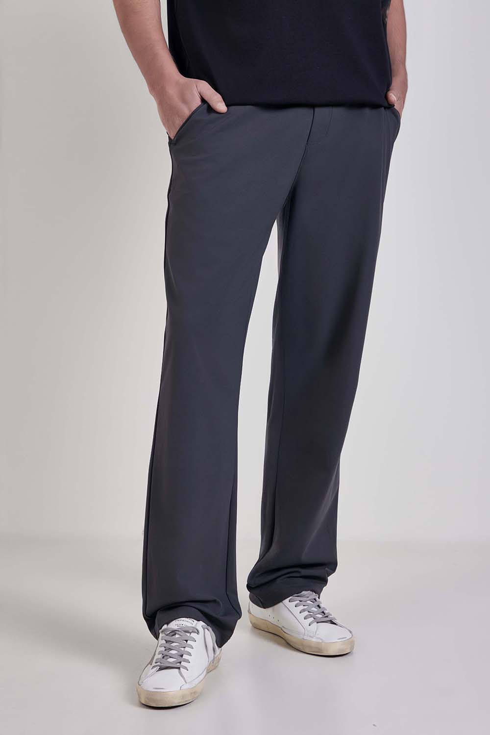 תמונת דוגמן קידמית של Men's Daydrift Classic-Fit Trouser Regular