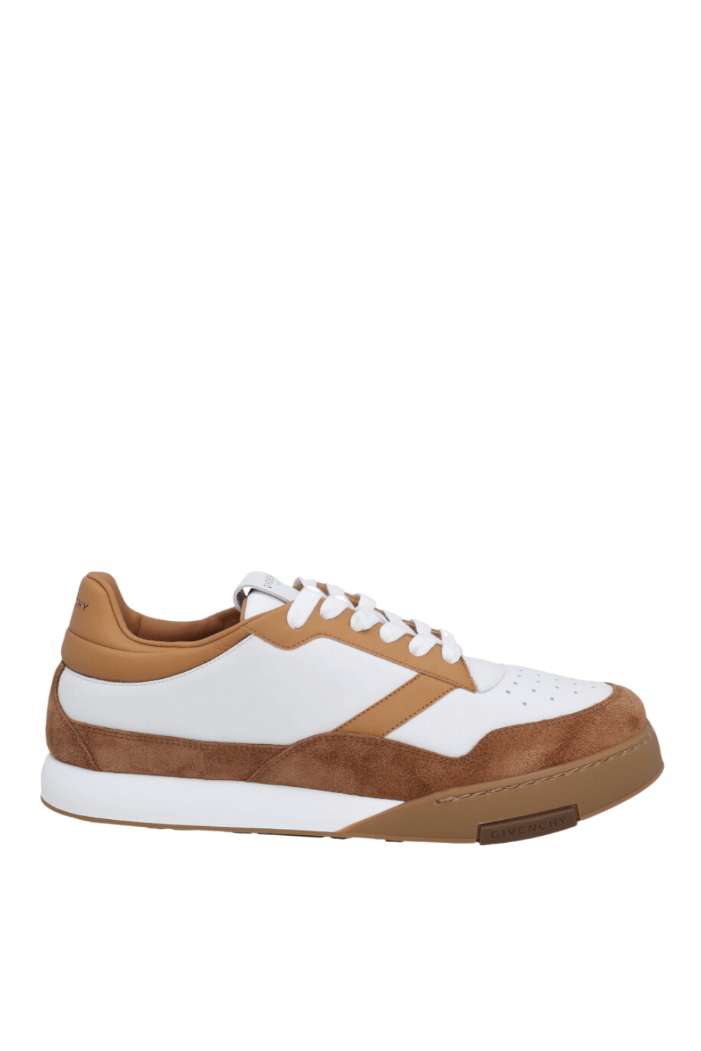 תמונה קידמית של נעלי סניקרס