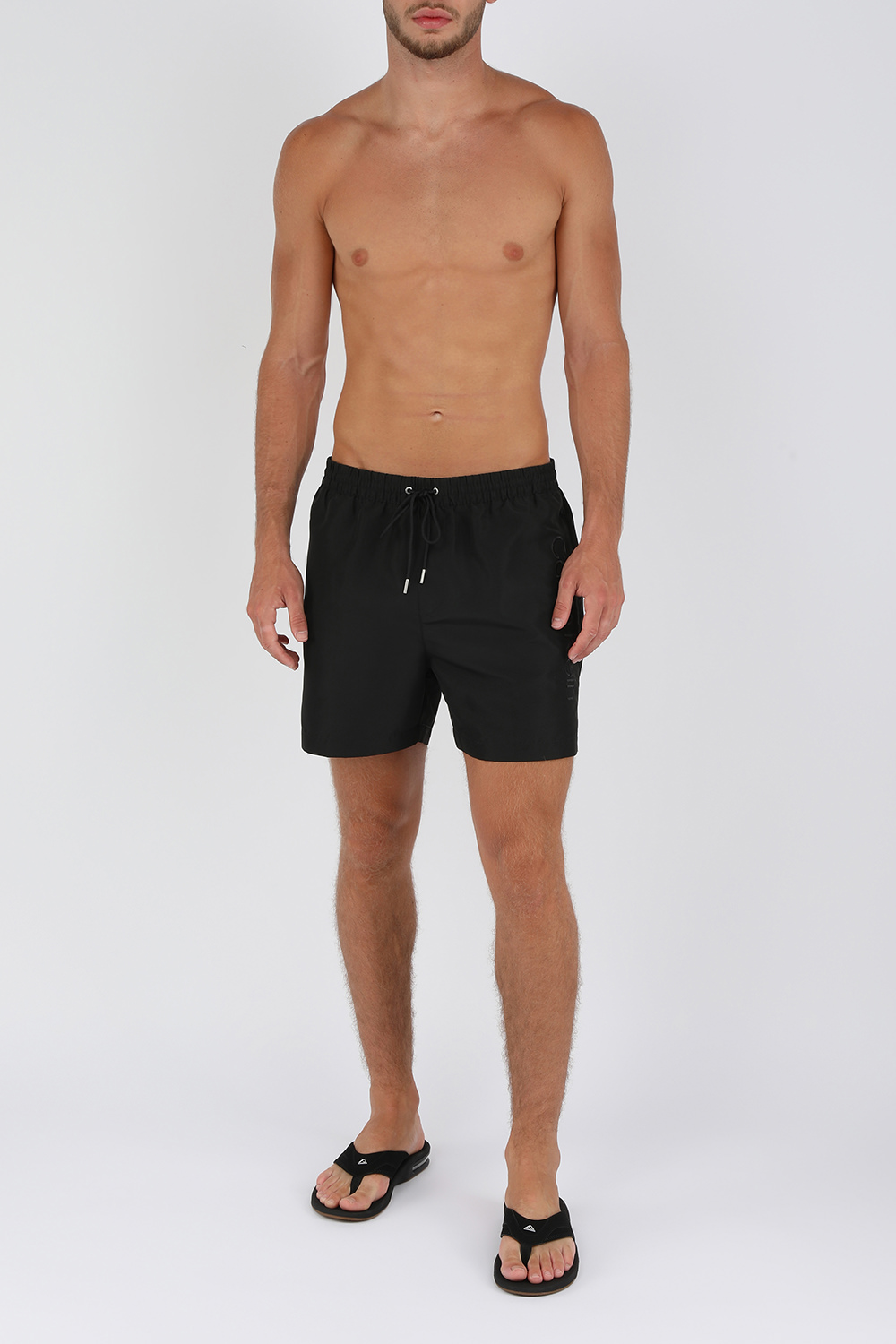 תמונת דוגמן קידמית של כפכפים פאנינג בשחור