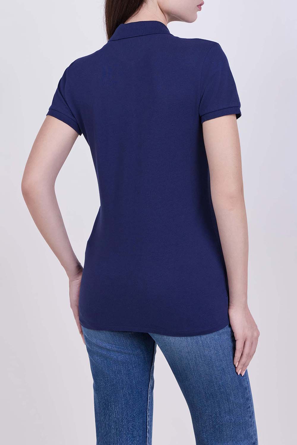 תמונת דוגמן אחורית של חולצת פולו בגזרה ישרה