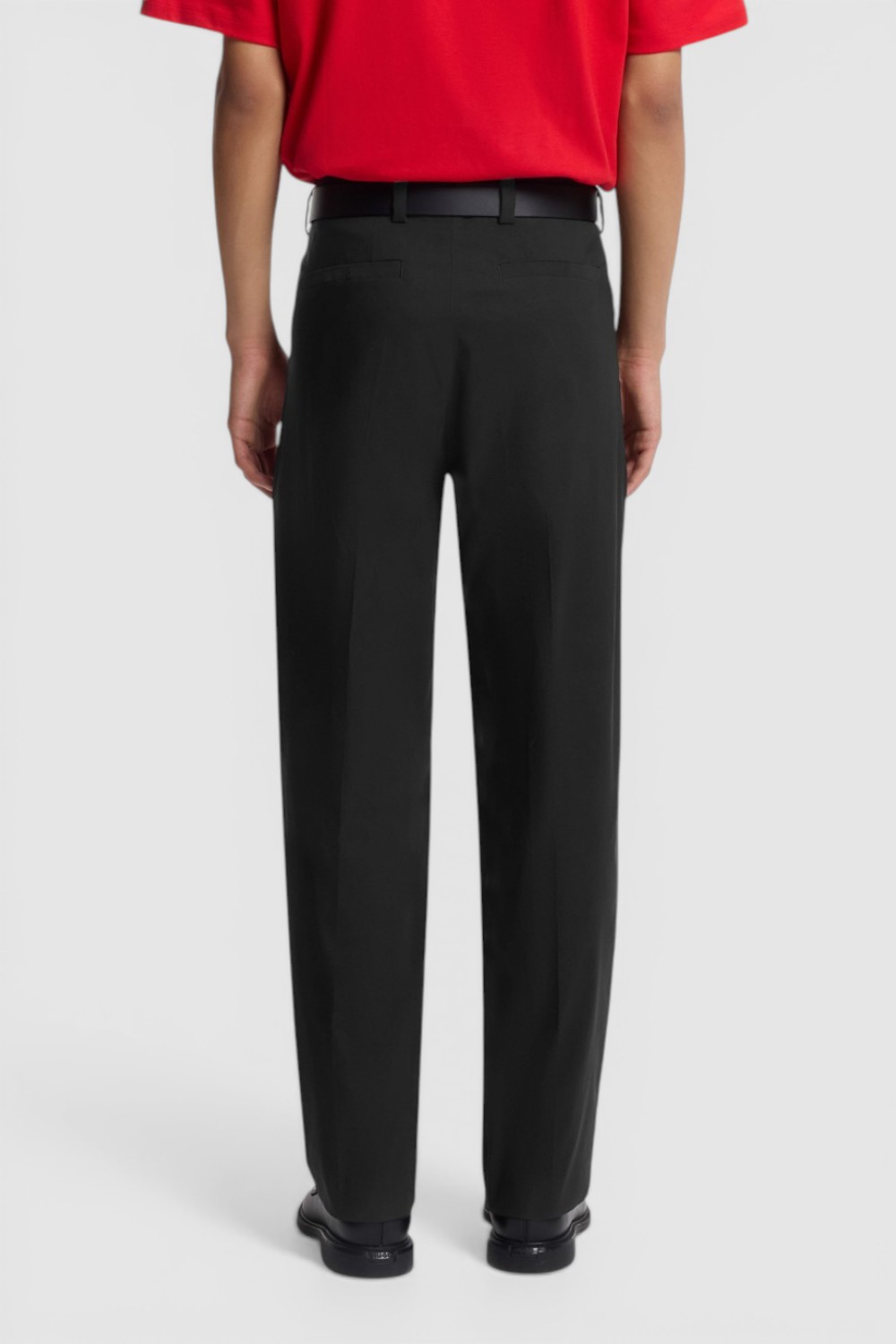 תמונת דוגמן אחורית של מכנסיים ארוכים