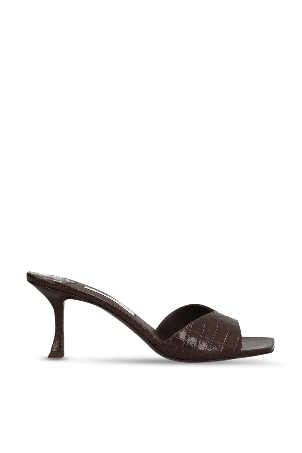 תמונה קידמית של נעלי עקב